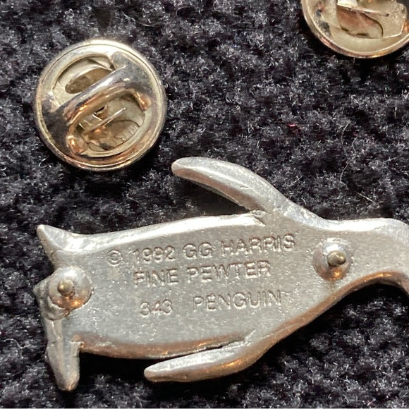 Vintage GG Harris Pewter Penguin Brooch - Picture 2 of 5